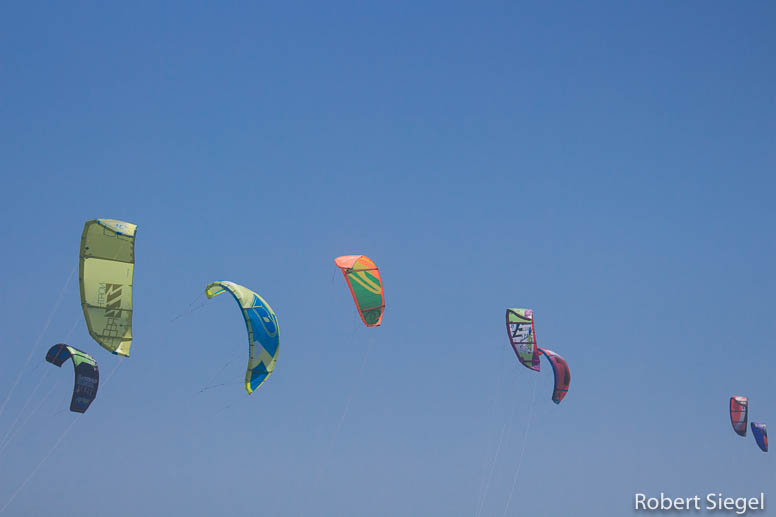 kite surfing